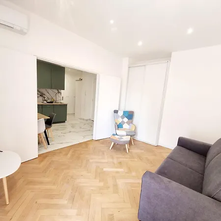 Spacious Family Near Sea - Apartman *