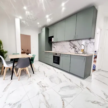 Spacious Family Near Sea - * Nice